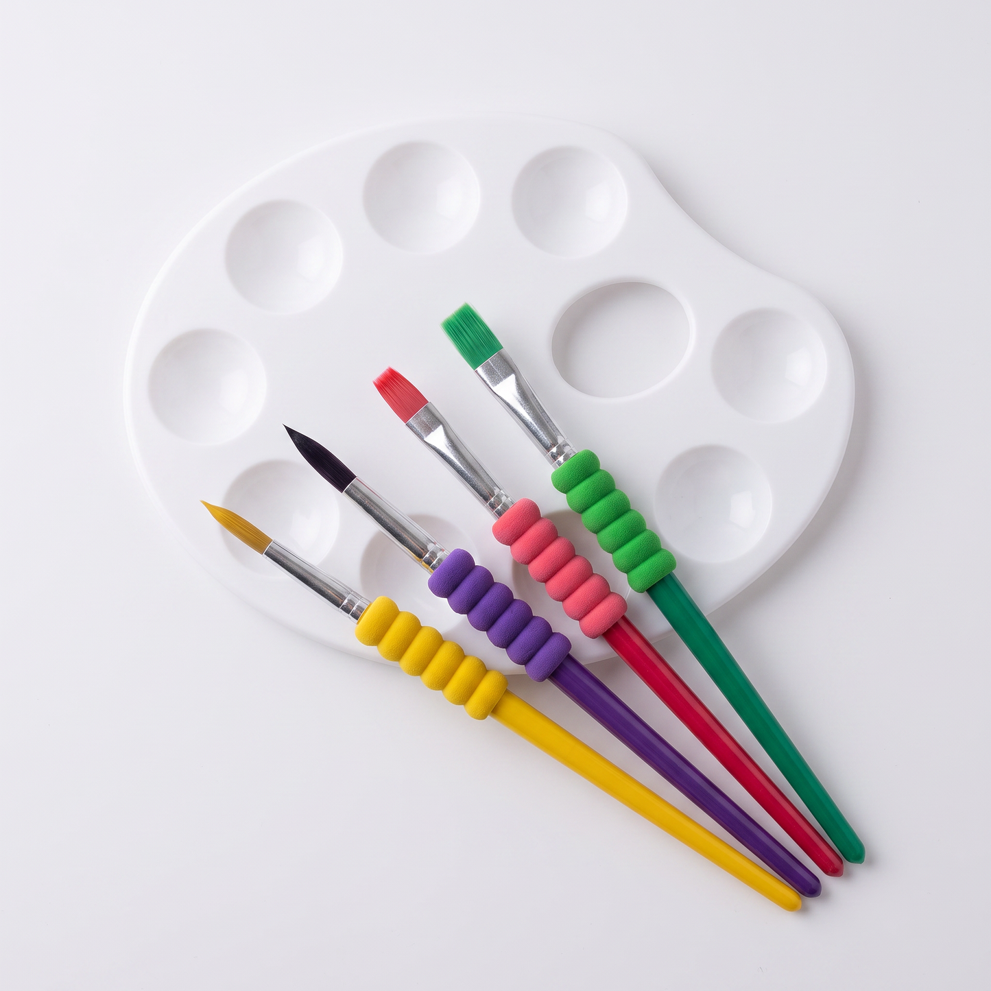 PALETTE DE PEINTURE EN PLASTIQUE AVEC 4 PINCEAUX REF FRS-5